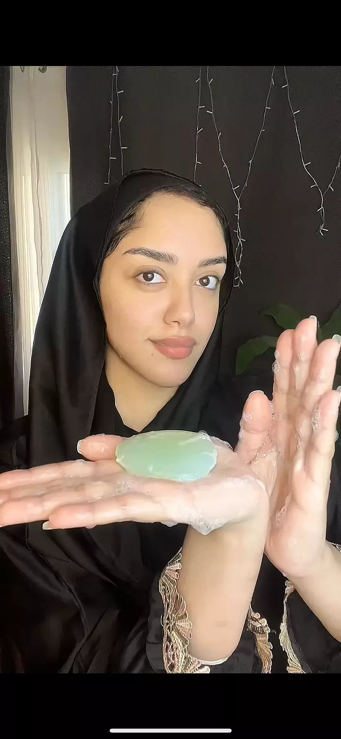 صابونة سوبر ترينينج اكني طبيه للتنضيف العميق وعلاج الحبوب للبشره الدهنيه والمختلطه ومناسبة للجسم بالسالسيليك اسيد و الاكنيسيدول وشجرة الشاي والجلسرين