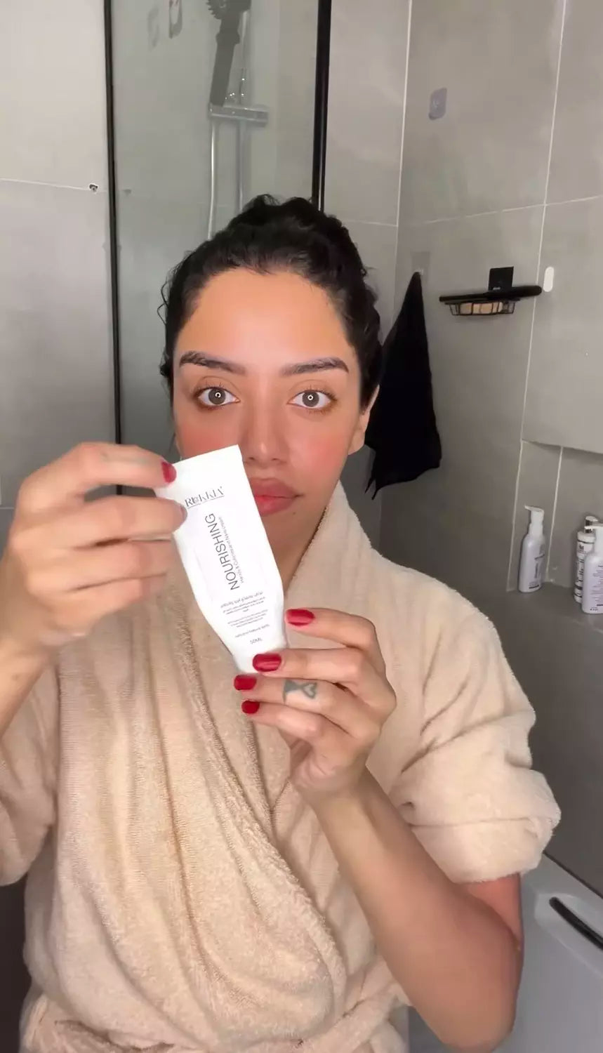 بوكس الحمام المغربي خمس منتجات منهم منتجين هدية بخصم 65% | صابون مغربي بالنيله الزرقاء - طمي مغربي بالحنه البيضاء وليفه مغربي اصلي - وسيروم اظافر هدية - و مرطب يد هدية