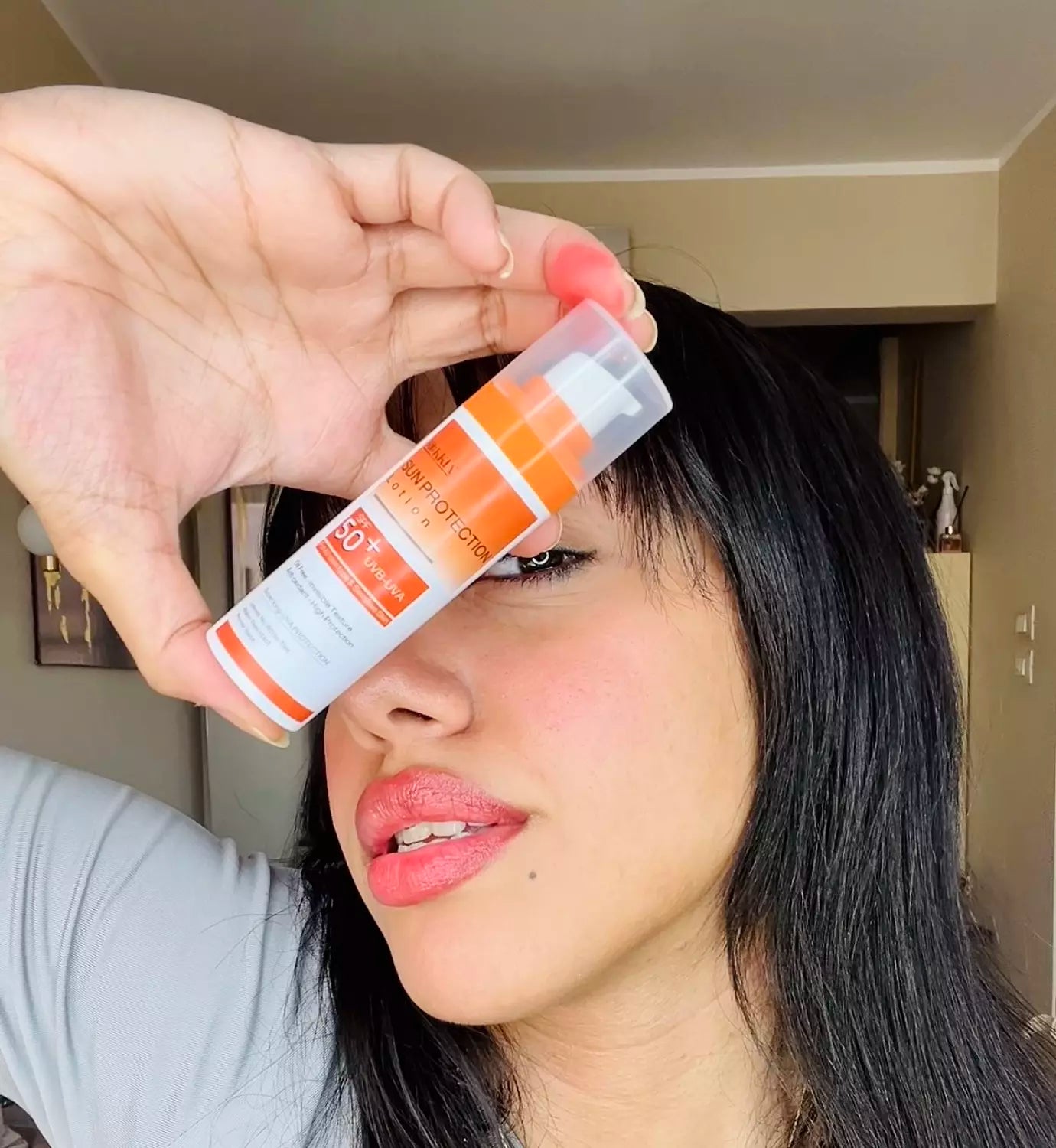 صن بروتيكشن لوشن صن سكرين طبي للحماية من اشعة الشمس SPF 50+ UVA / UVB بدون وايت كاست بدون ملمس دهني - مناسب كل انواع البشره حتي الدهنيه والحساسه