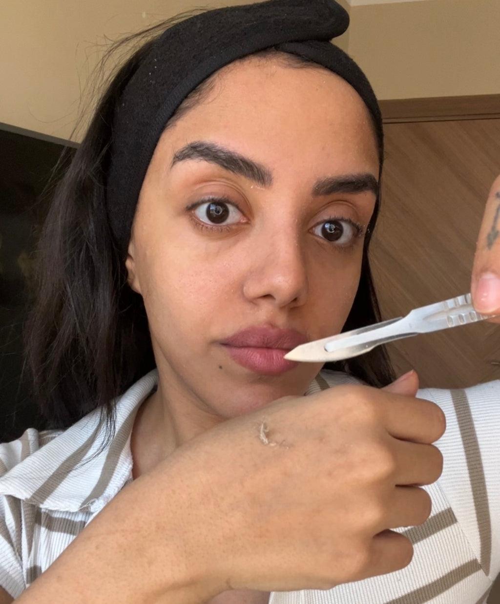 الديرما بلانينج Dermaplaning
اداة الديرما + 20 مشرط هدية