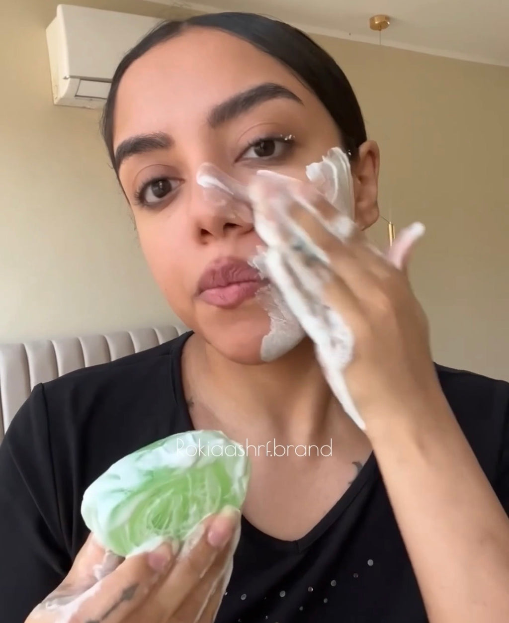 صابونة سوبر ترينينج اكني طبيه للتنضيف العميق وعلاج الحبوب للبشره الدهنيه والمختلطه ومناسبة للجسم بالسالسيليك اسيد و الاكنيسيدول وشجرة الشاي والجلسرين